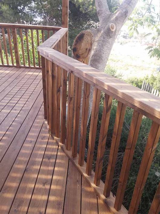 דקולה - תכנון ובניית מדרגות ומעקות מעץ